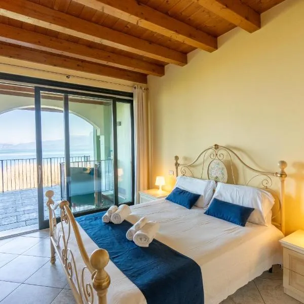 Home MiraGarda, hotel v destinaci Peschiera del Garda