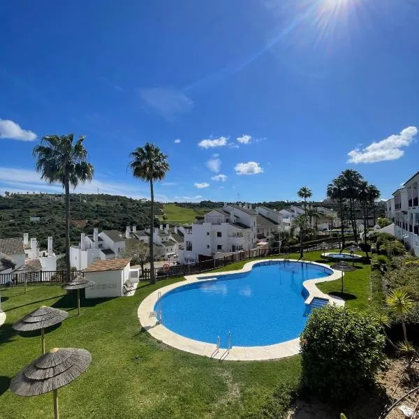 Feel The Vibe Alcaidesa, hotel v destinaci San Roque