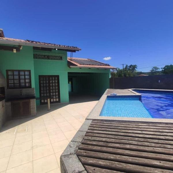 Casa com piscina na praia de Mariscal