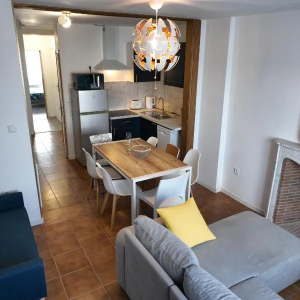 Grand appartement de ville avec 2 places de parking privées intérieur, hotel v destinaci Beuvrages