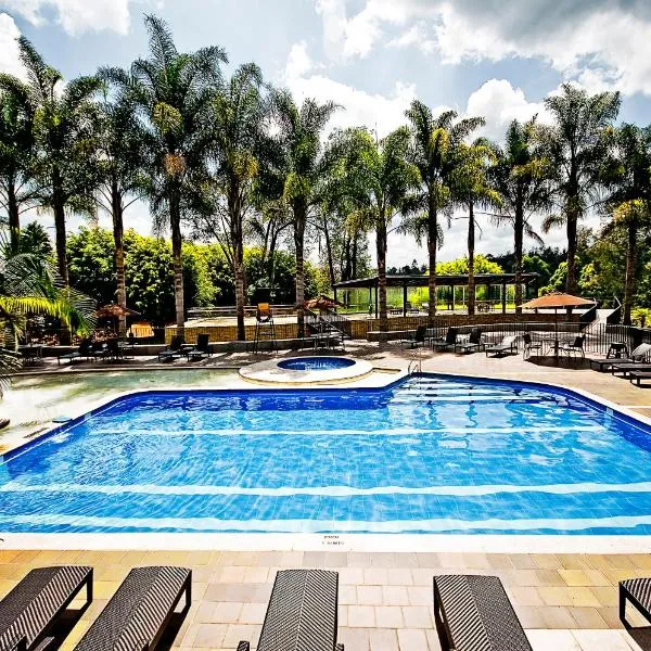 Movich Hotel Las Lomas, готель у місті Ріонегро