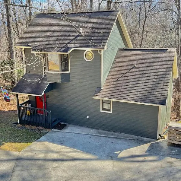 Cub Way-Cozy 1 bedroom with sleeping loft, hotel in Gatlinburg