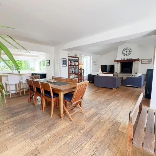 Superbe villa à 2 pas de la mer !, hotelli kohteessa Les Sables-dʼOlonne