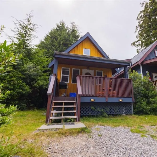 Surf Haven - Cabin in Ucluelet - Sleeps 5, hótel í Ucluelet