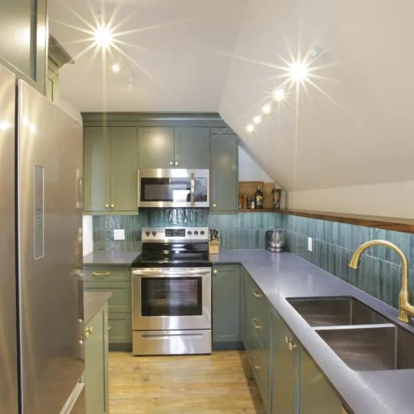 Raven Lady Unit 202 - Centrally Located in Ucluelet، فندق في أوكلويليت