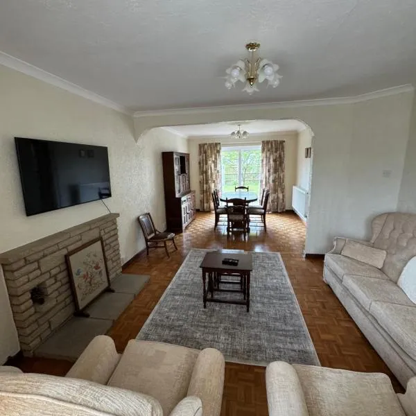 Oxford 3 Bedroom Detached House, with Large Garden and Private Parking, ξενοδοχείο σε Kidlington