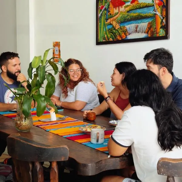 La Chiva Hostal Armenia, hotel v destinaci Armenia