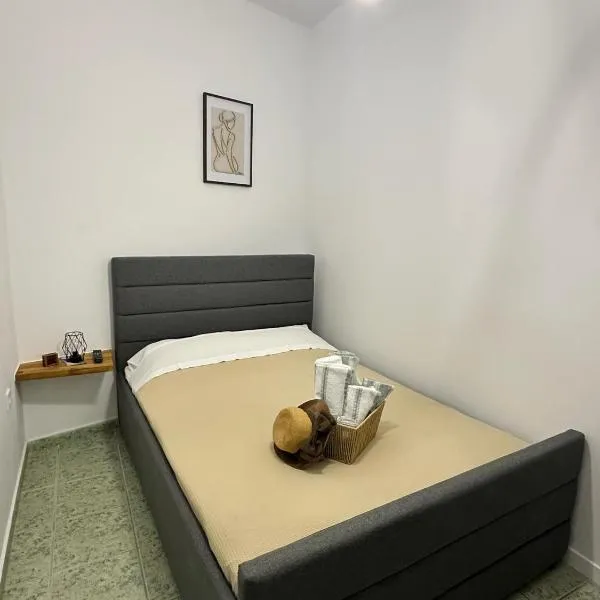 Le Rocher 2, hotel v destinaci Ermupoli