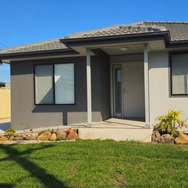 Brand new fully accessible 5 bedroom house, hotel in Fairfield