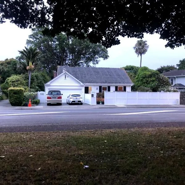 Great location in woburn at hutt central, hotel in Lower Hutt