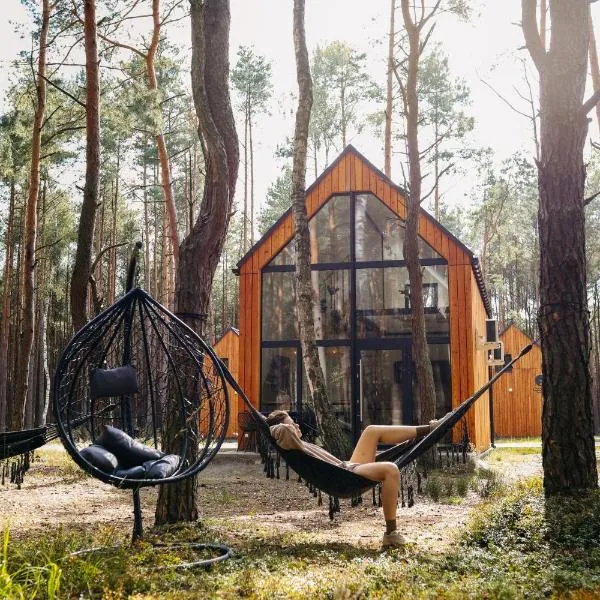 Wyjątkowy domek w kompleksie Patyki Las Możliwości, hotel in Zelów
