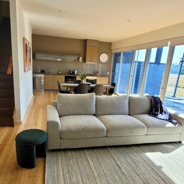 St Andrews Beach Golf Escape, hotel in Fingal