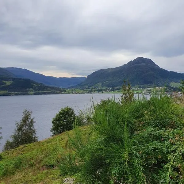 Sandeidfjorden overnatting, hotel v destinaci Sandeid