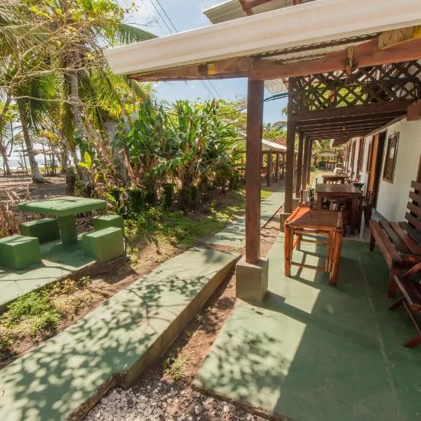 Cabinas Balcon del Mar Tortuguero, готель у місті Тортугеро