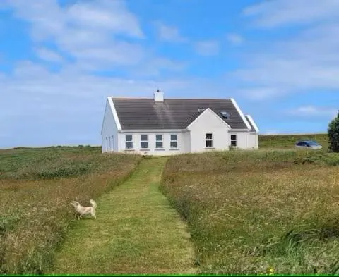 Belmullet Beach House Retreat, hotel in Belmullet