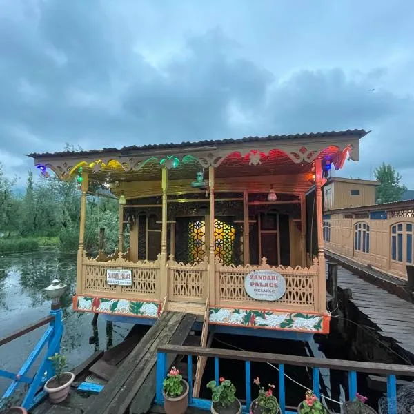Houseboat Zaindari Palace, hotel v destinaci Šrínagar
