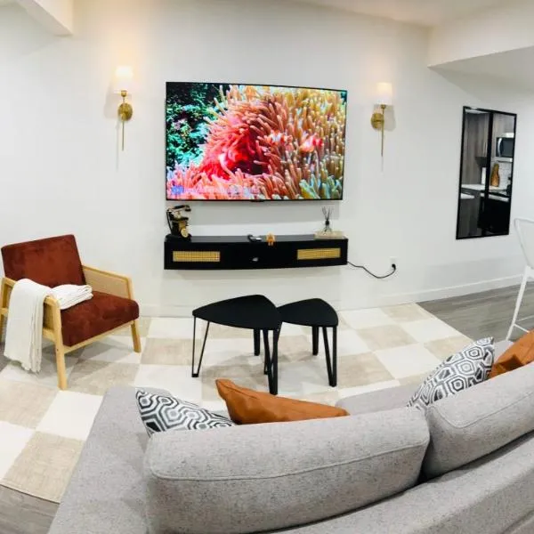 Coziest & Modern Basement Retreat East of Calgary, hotel in Chestermere