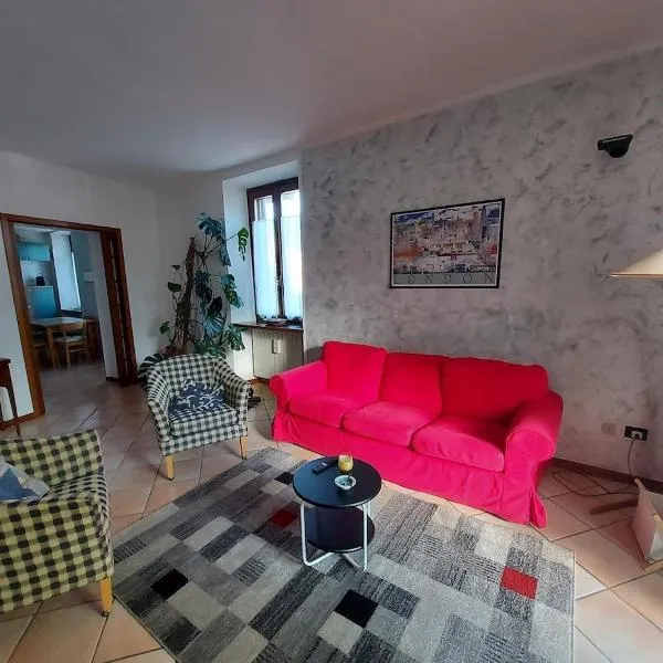 La Casa di Anna, hotel v destinaci Comabbio