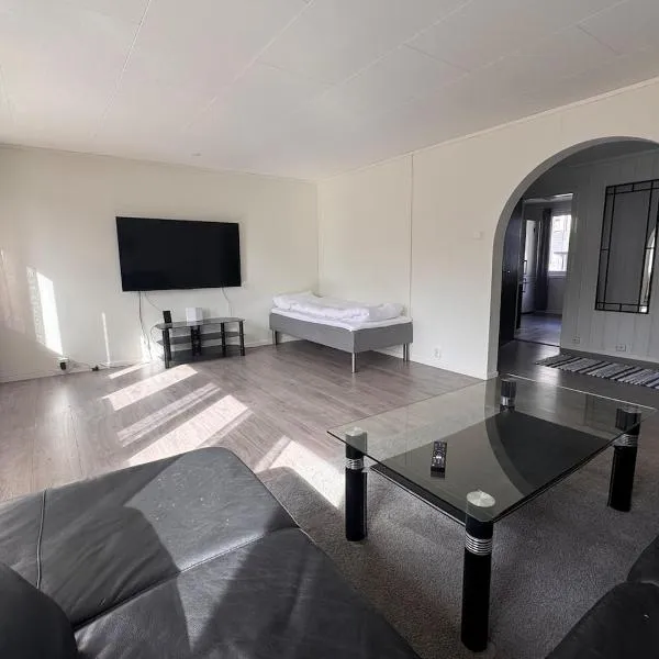 Trolltunga Apt for up to 5 people with balcony, hotel v destinaci Tyssedal