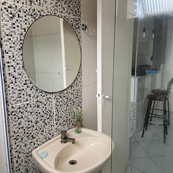 Apto em prédio frente a praia, 1 quarto, com garagem coberta, local privilegiado - Foto 3