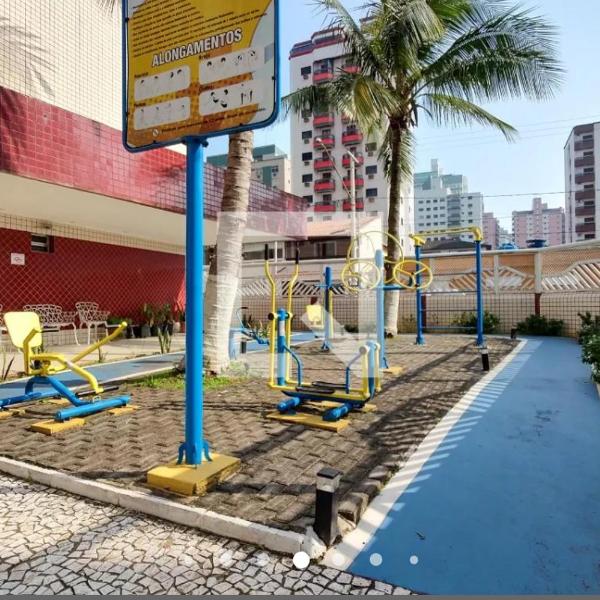 Apto em prédio frente a praia, 1 quarto, com garagem coberta, local privilegiado - Foto 5