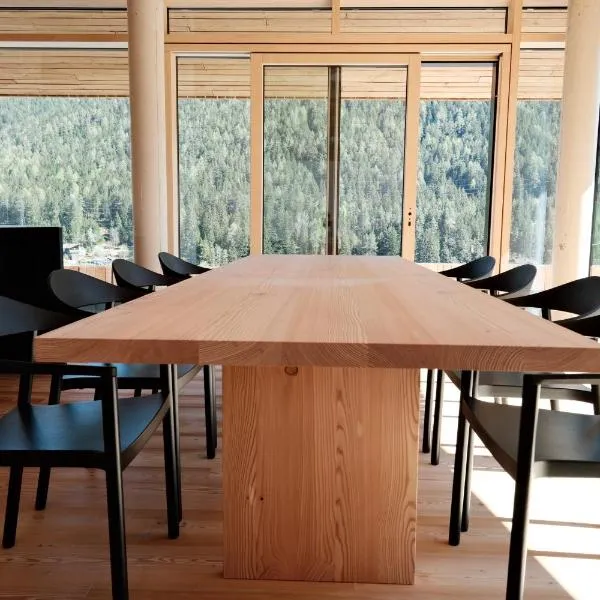 Lärchenlodge SkySpa and Rooftop Pool inklusive Stubai SuperCard, hotel v destinaci Fulpmes