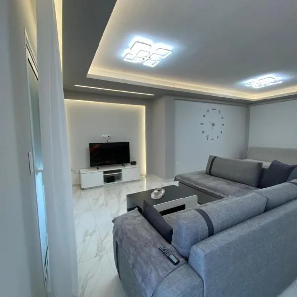 Escape Central Apartments, hotel in Neos Marmaras