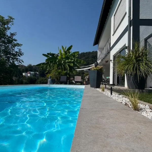 Palmen Oase Saarburg, Exklusives Retreat mit Pool, Palmen und traumhafter Aussicht, hotel v destinaci Saarburg