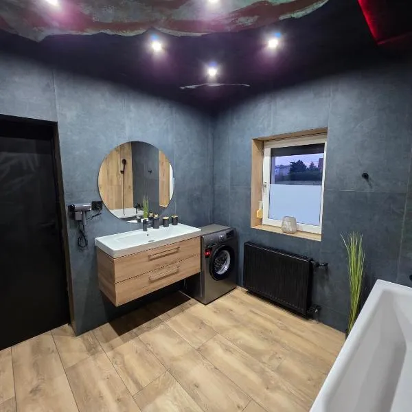 Apartament PREMIUM z ruską banią, kominkiem i oranżerią w centrum, hotel in Brodnica