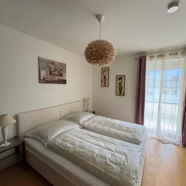 Seewohnung mit Terrasse, hotel v destinaci Villach