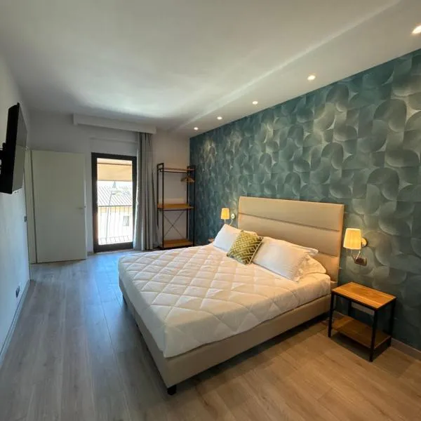 ApartHotel Del Corso, hotel u gradu Kastiljone dela Peskaja