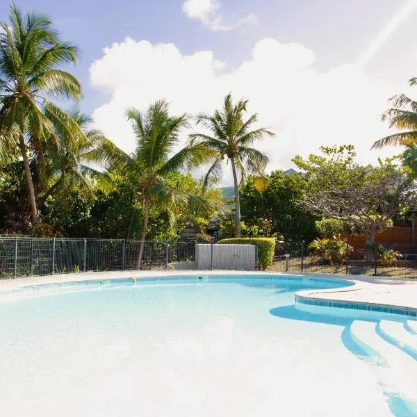 Kazamwen, maison à Orient bay 2 chambres, piscine résidence et plage à 2 minutes, hotel in Orient Bay