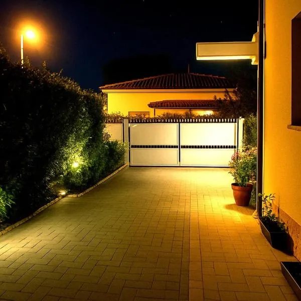 Versilia Tonfano villetta, hotel em Marina di Pietrasanta