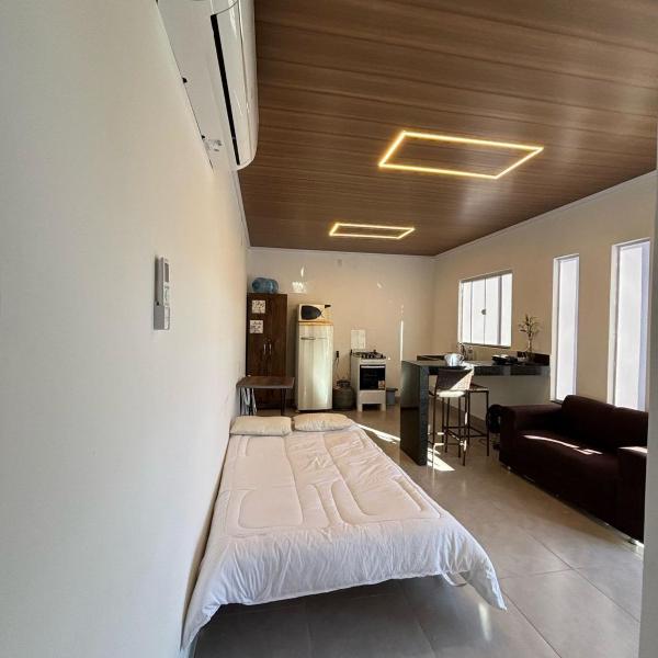 Micro casa com ar condicionado 2km da prainha - Foto 2
