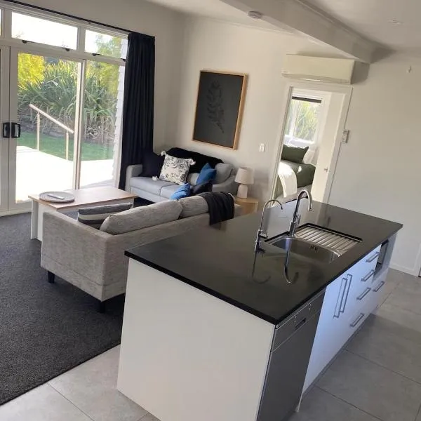 Modern & Comfy 2-Bedroom House, hotel v destinaci Newstead