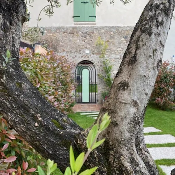 Le Logge del Garda, khách sạn ở San Felice del Benaco