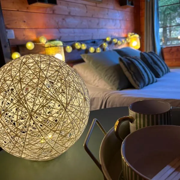 "Le Maloya" Chalets independants -Chambre Balneo - Relais Motards, hotel v destinaci Lacaune