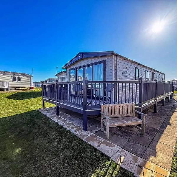 Luxury Lodge With Stunning Full Sea Views At Hopton Ref 80010W, hotel v destinaci Great Yarmouth