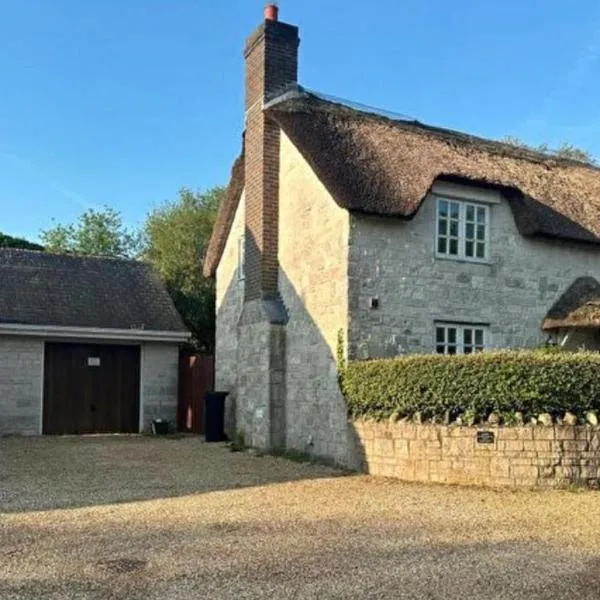 Lupin Cottage Hot Tub Hide Out Dog Friendly, hotel i Weymouth