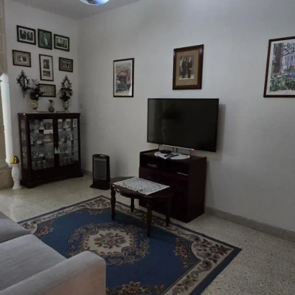 Lourdes House, hotel v destinaci San Ġwann