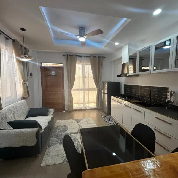 Hero House, hotel a Pooc