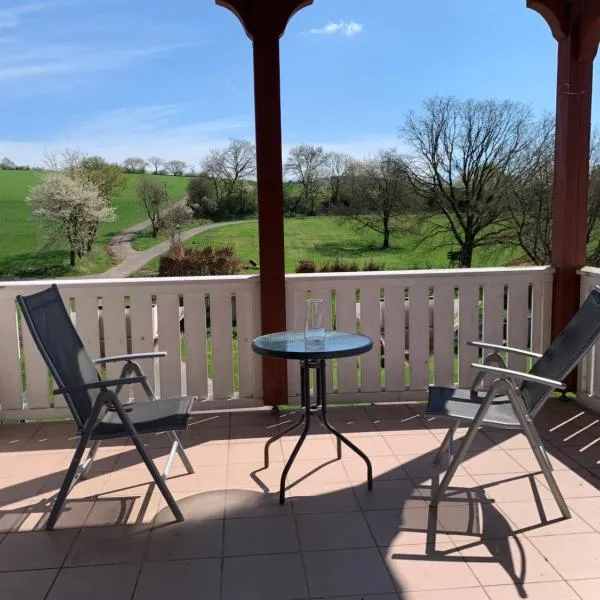 Preiswerte Ferienwohnung, hotel in Neukirchen