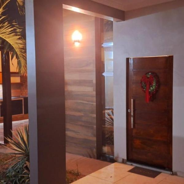 Casa completa com 2 quartos, área gourmet e piscina - Foto 3