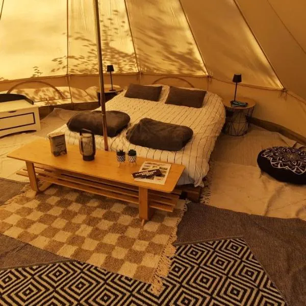 Glamping Zonnebloem - Back-to-Nature, hotel v destinaci Herzele