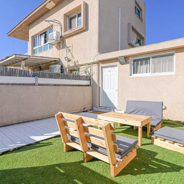 פינה ליד הים, hotel v destinaci Chadera