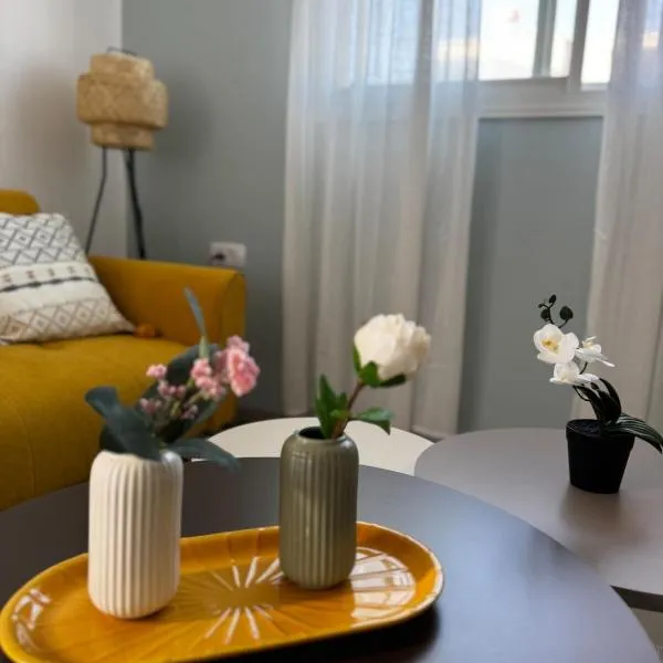 המקום של רוני ותמיר - יחידת אירוח גלילית, hotel in Yuval