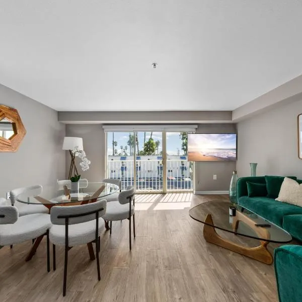 Ocean Views - Rooftop Pool 2BR Santa Monica, hotel in Los Angeles