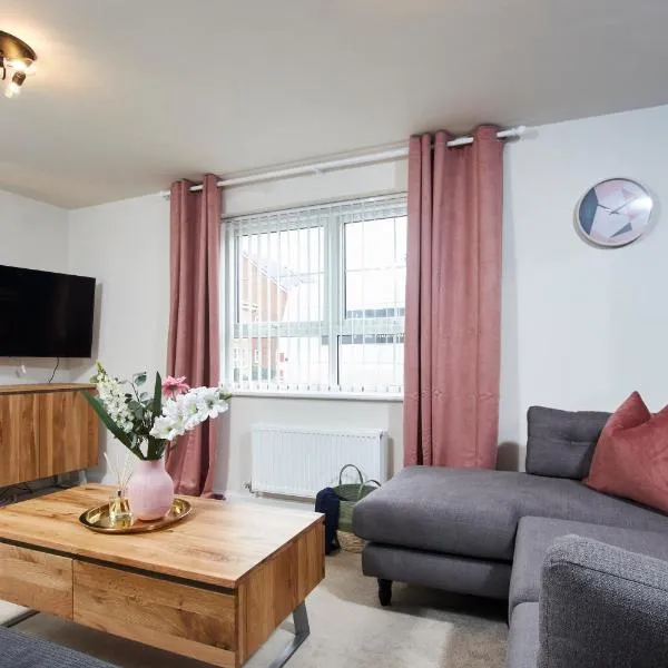 Central Coventry Stay, 3BR, Sleeps 9, Free Parking, hotel in Canley