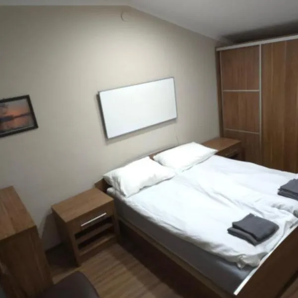 Restauracja Bizaree, hotel v destinaci Debrzno