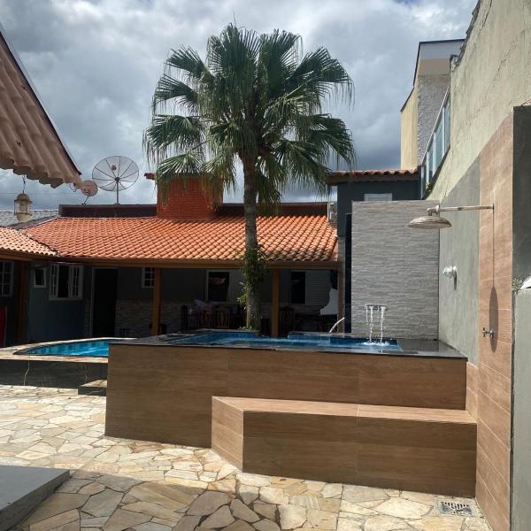 Casa com localização privilegiada, piscina climatizada e churrasqueira - Condomínio Morada da Praia
